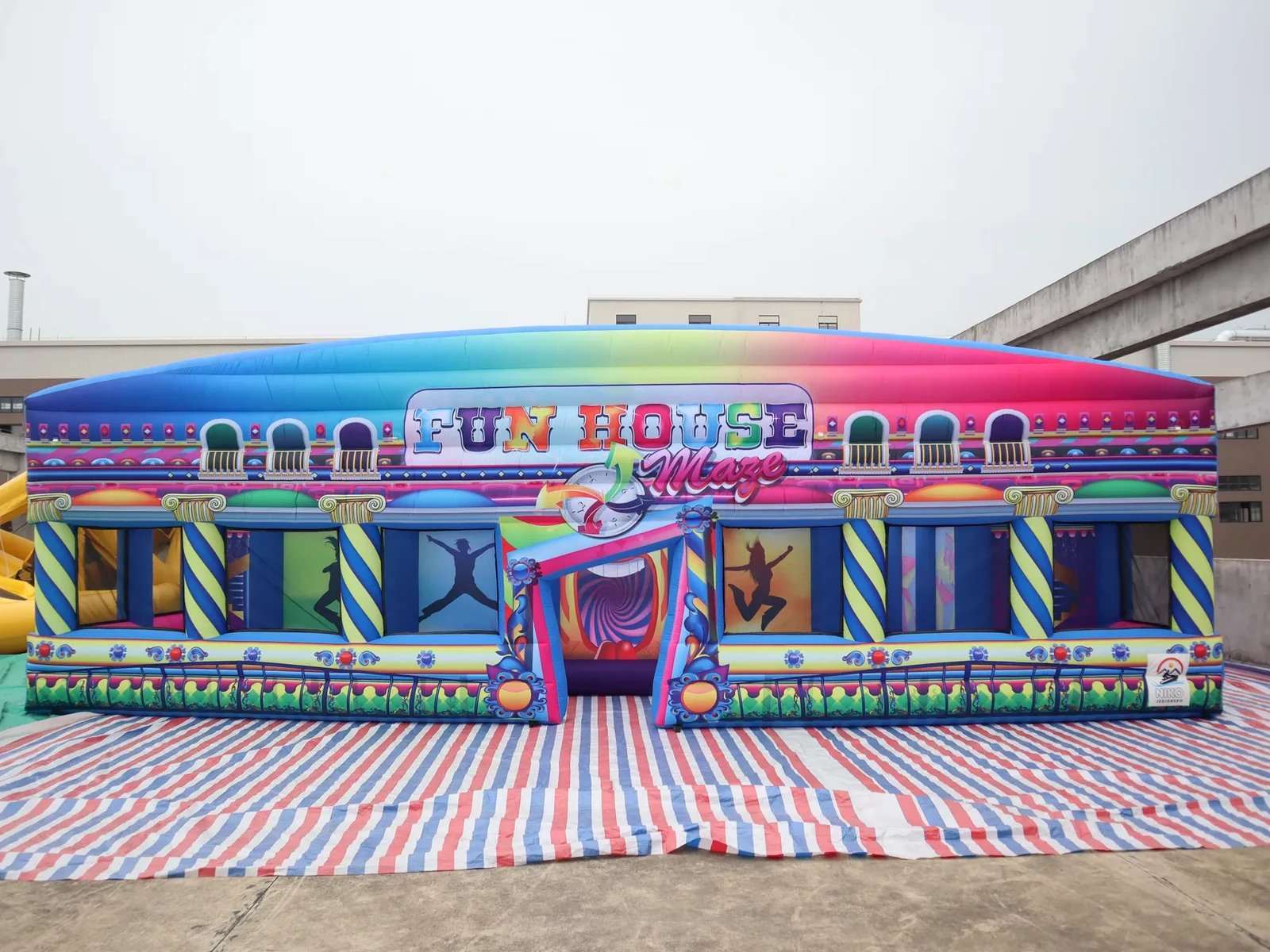 Commercial Inflatable Maze - Colorful Fun House Open Top - product view 1