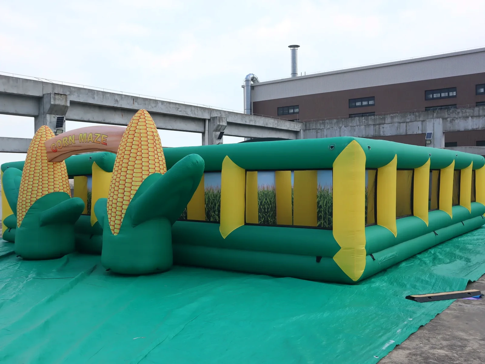 Commercial Inflatable Maze - Green Yellow Corn Open Top - 10 x 10m - P165 - product view 1
